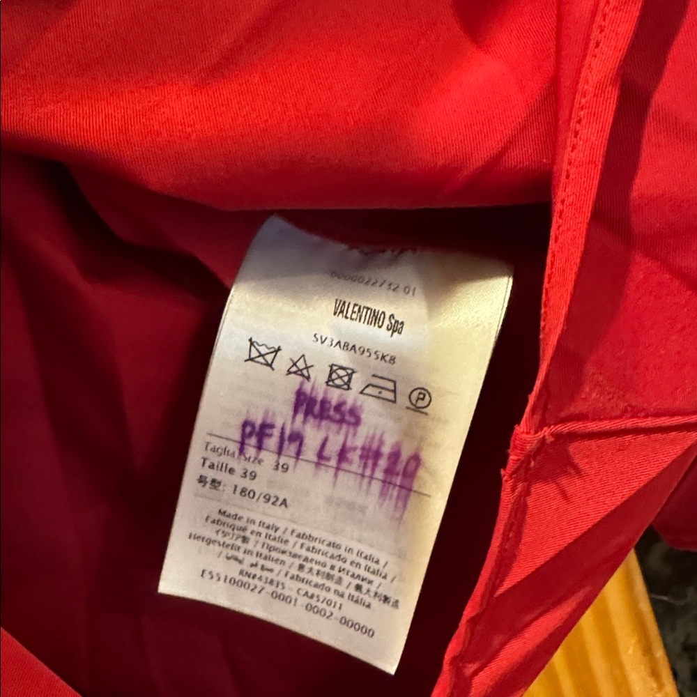 Valentino Spa Pleated Red Dress Shirt IT 39 - Picture 4 of 6
